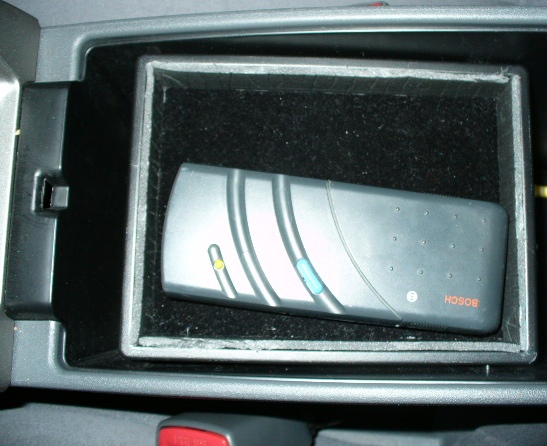 ablage_mittelkonsole_mit_schaumstoff.jpg