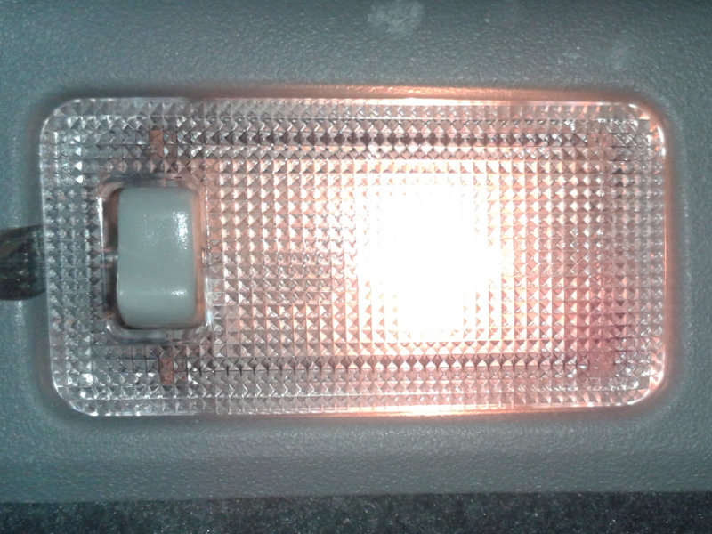 kofferraumleuchte_demontage.jpg kofferraumleuchte_demontage.jpg