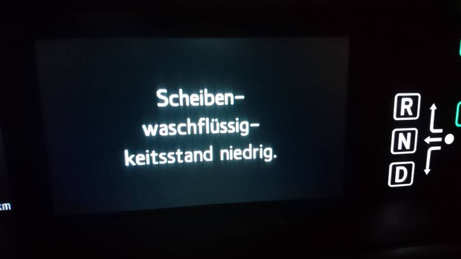 prius4_wischwasser_stand.jpg