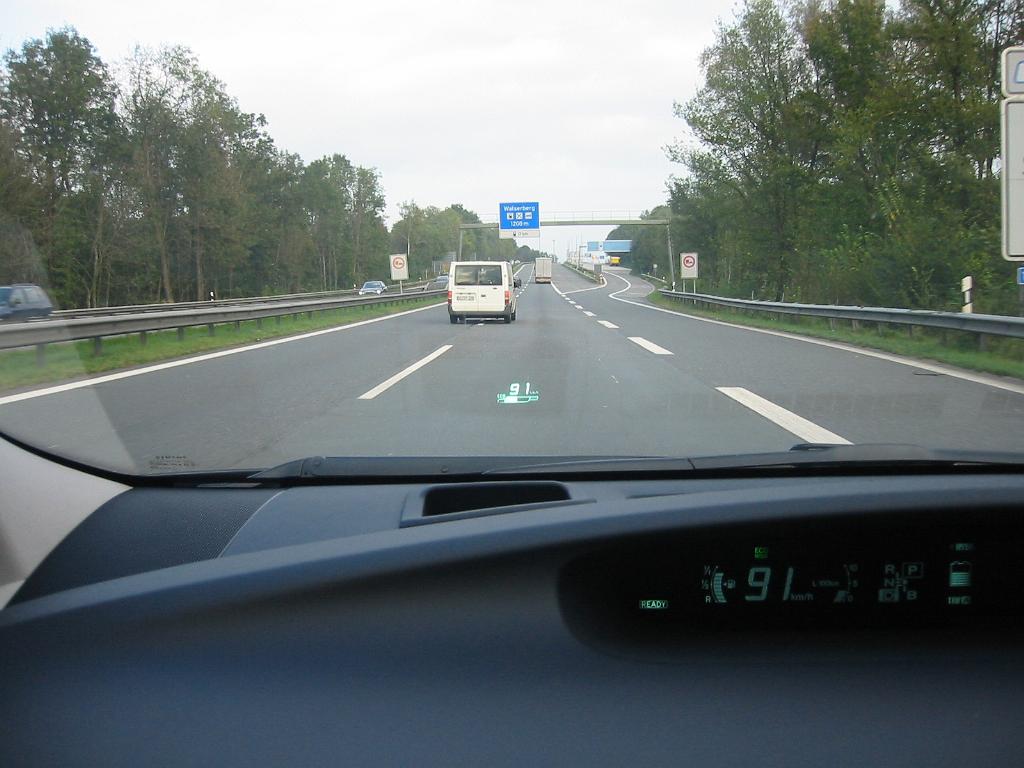 Prius 3 HUD mit Geschwindigkeit und ECO-Drive-Monitor
