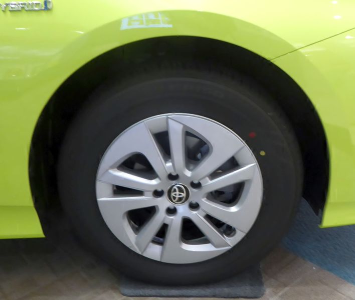 Datei:P4 15-Zoll-Felge mit-Blende 2016.jpg