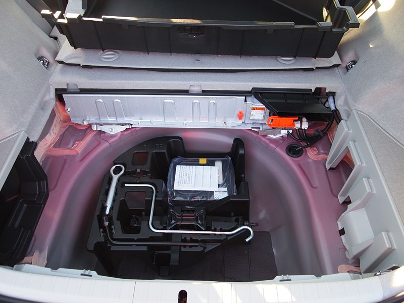Datei:Prius III Hybrid Batterie.jpg